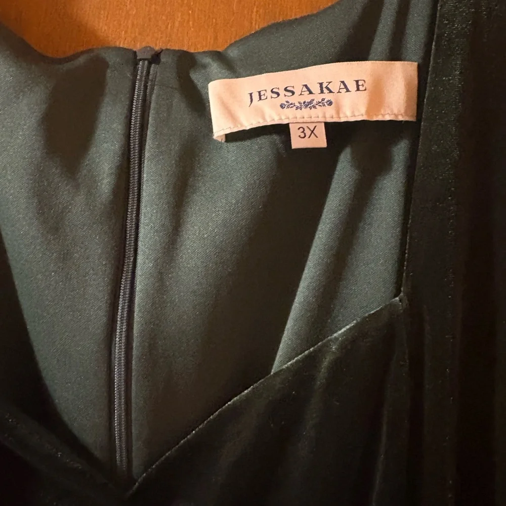 NWT Jessakae Riverwood Green Velvet Midi Dress - Picture 3 of 9